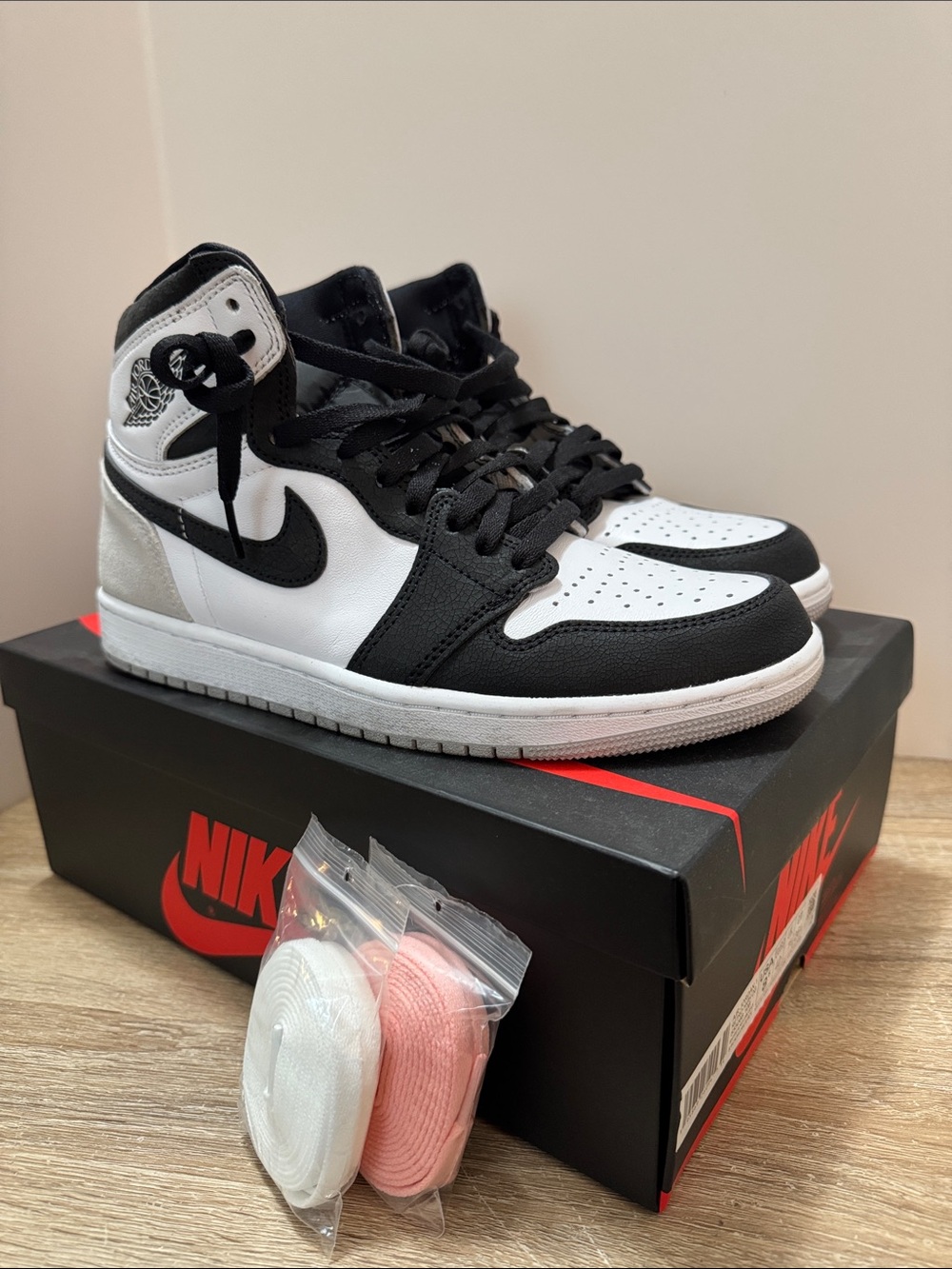 Jordan 1 Retro High OG Bleached Coral